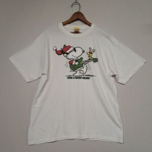 Peanuts Snoopy Have A Rockin Holiday Christmas Graphic Size L Shirt White Vtg